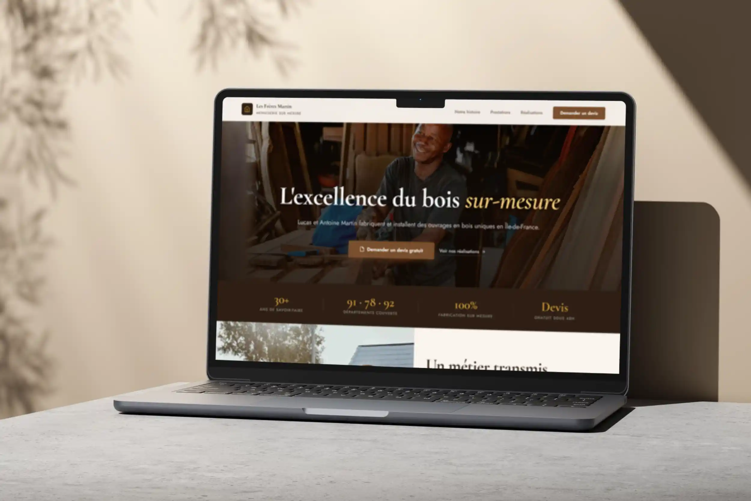 Mockup d'un site internet d'une agence de design créé par Béona